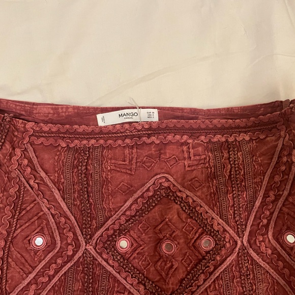 Gorgeous embroidered mini skirt - Picture 4 of 5